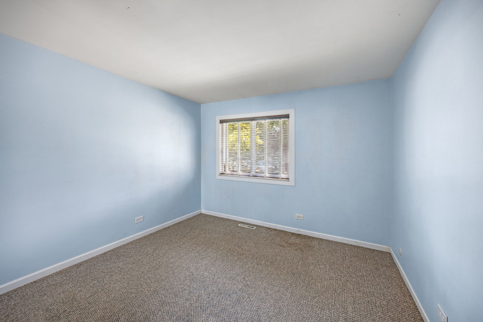 636 Forum Drive Roselle IL 60172
