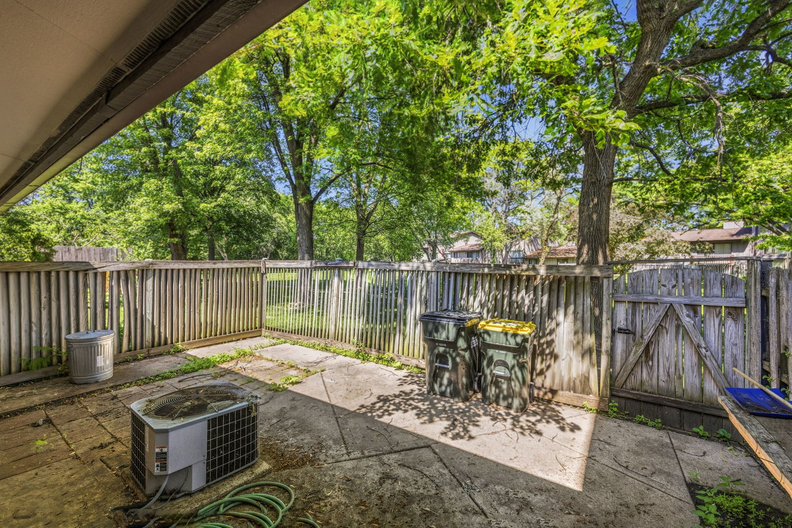 636 Forum Drive Roselle IL 60172