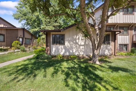 636 Forum Drive Roselle IL 60172