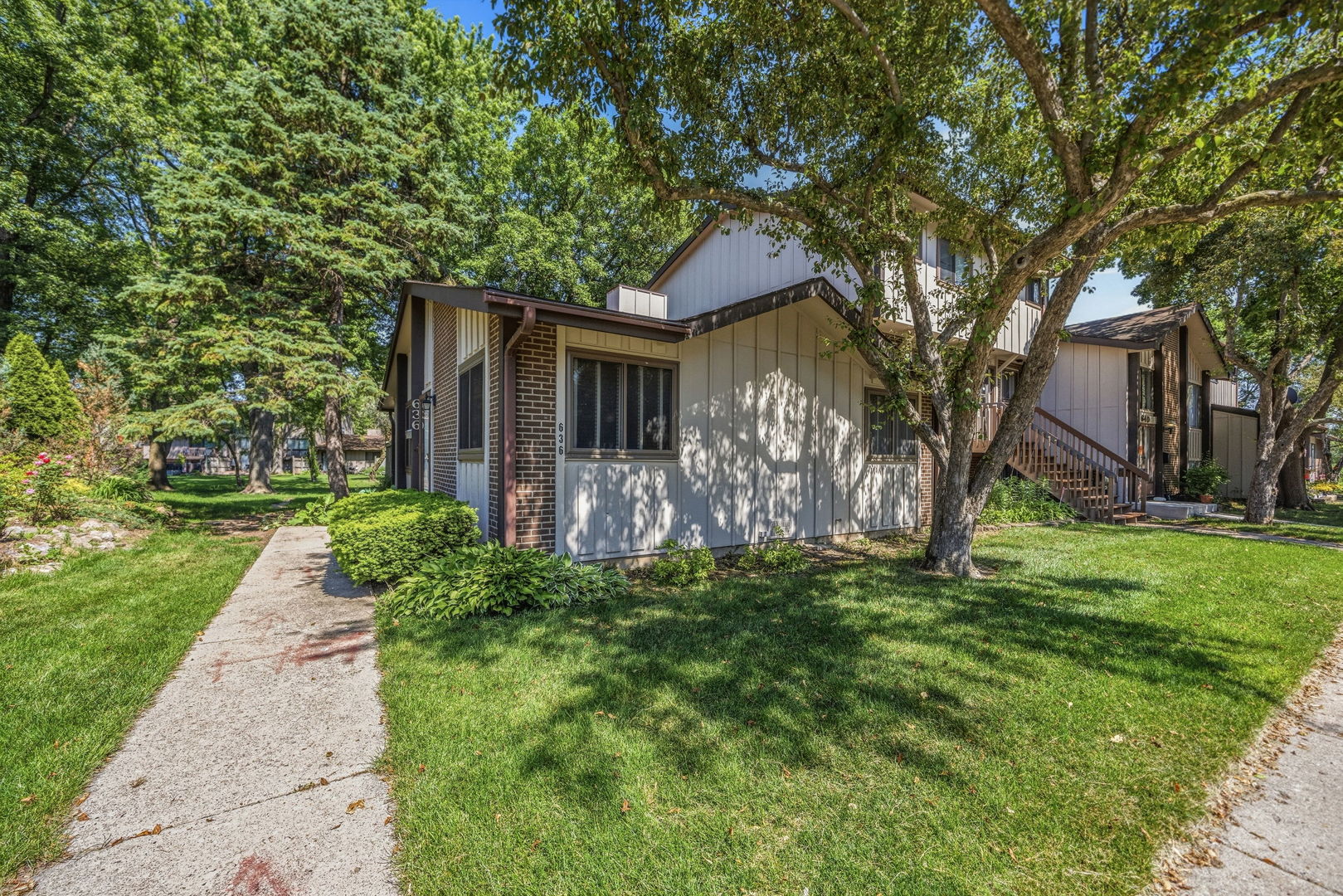 636 Forum Drive Roselle IL 60172