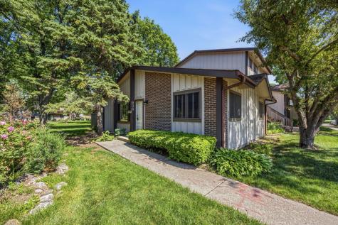 636 Forum Drive Roselle IL 60172