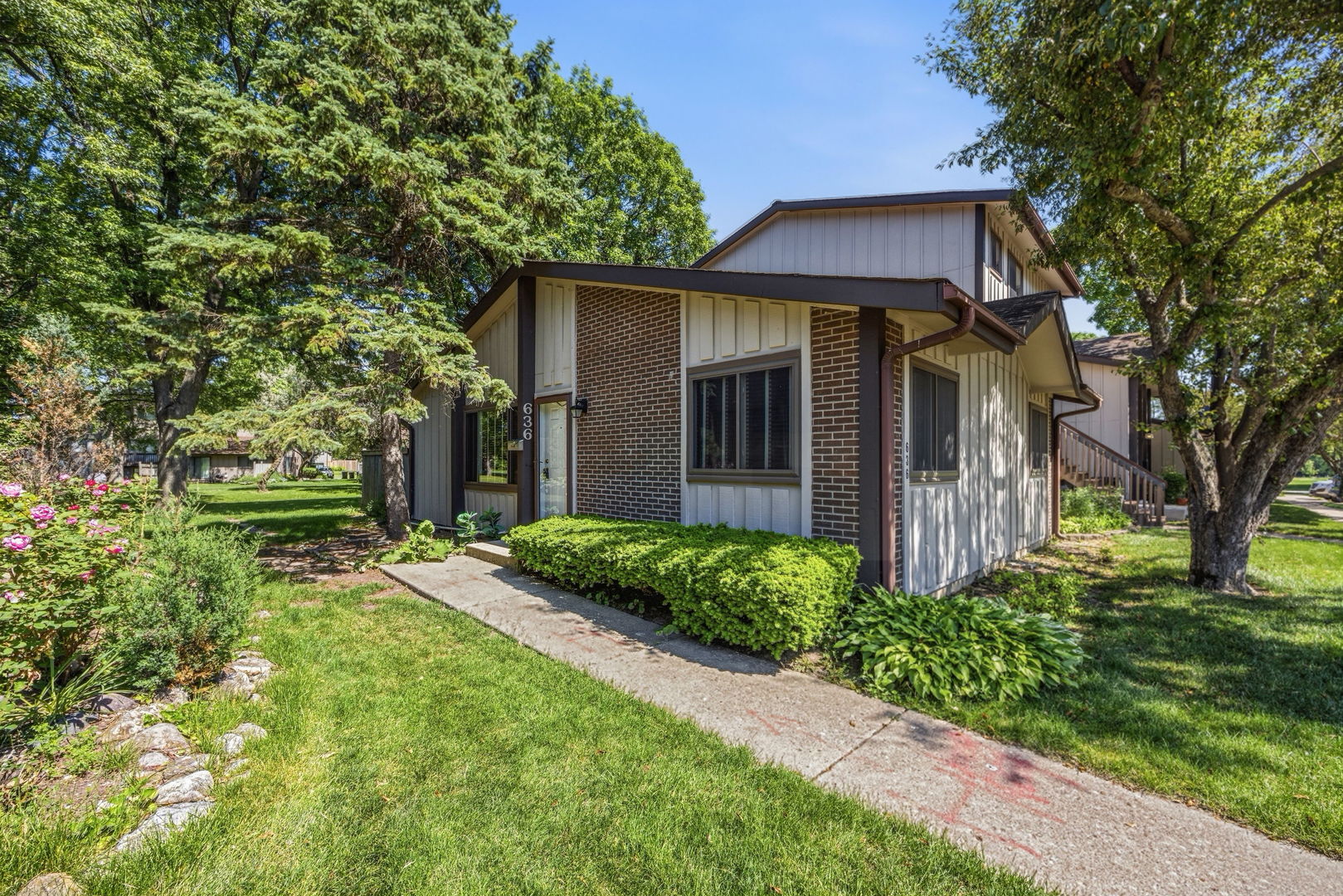 636 Forum Drive Roselle IL 60172