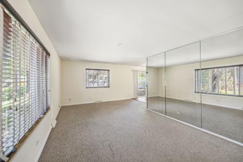 636 Forum Drive Roselle IL 60172