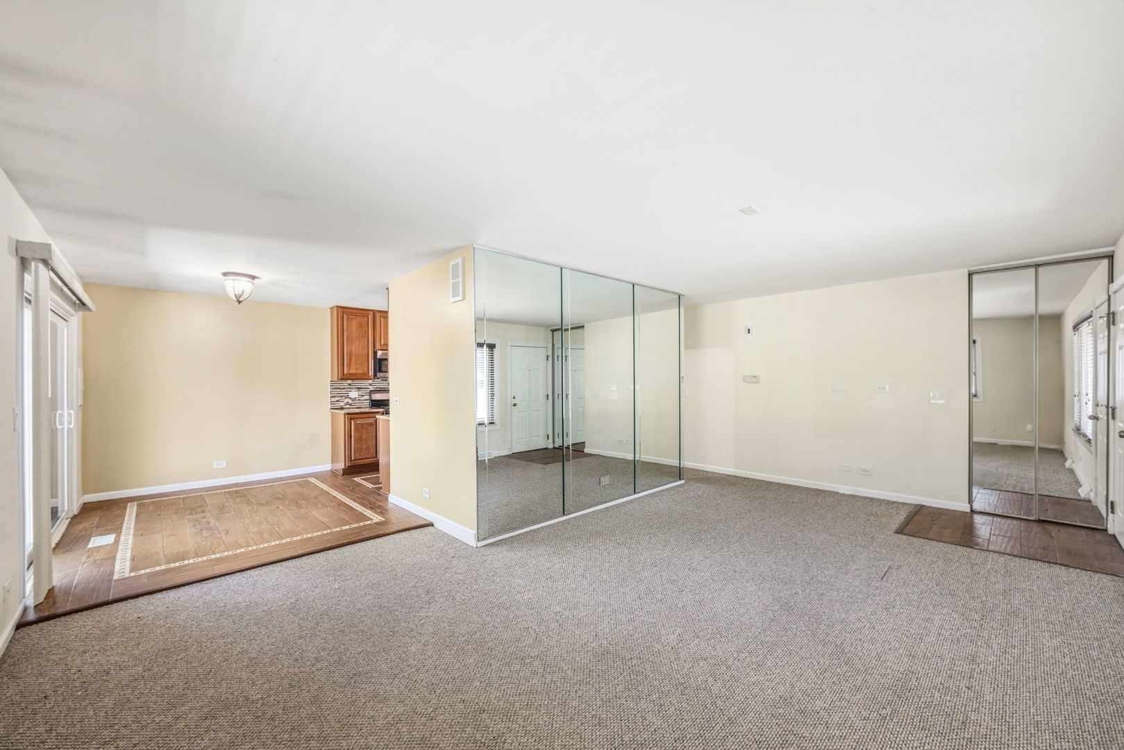 636 Forum Drive Roselle IL 60172