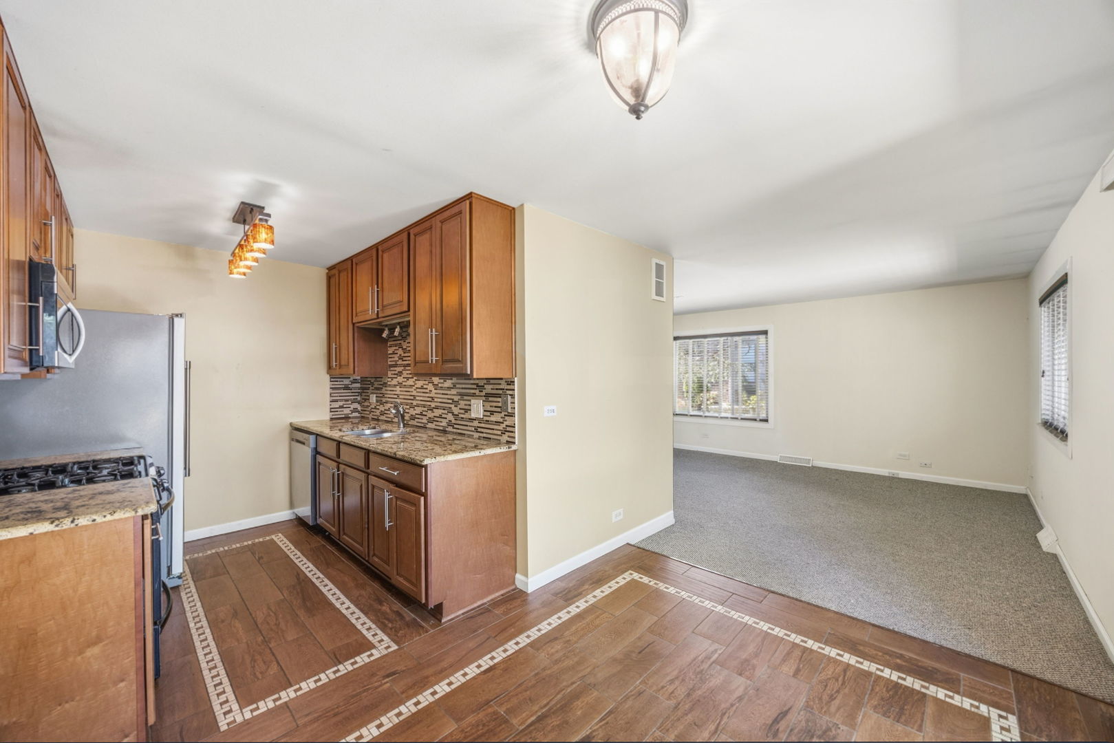 636 Forum Drive Roselle IL 60172