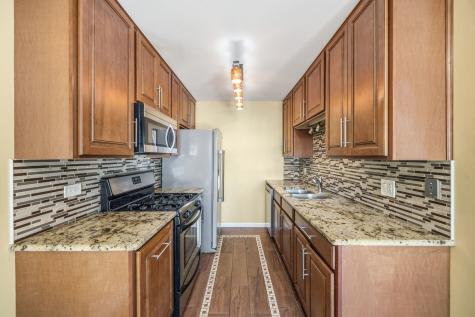 636 Forum Drive Roselle IL 60172