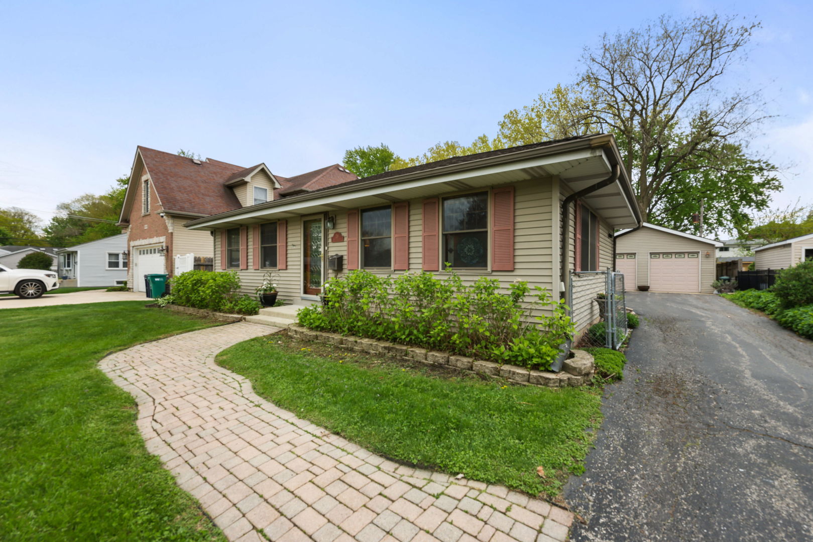 29 West Goebel Drive Lombard IL 60148