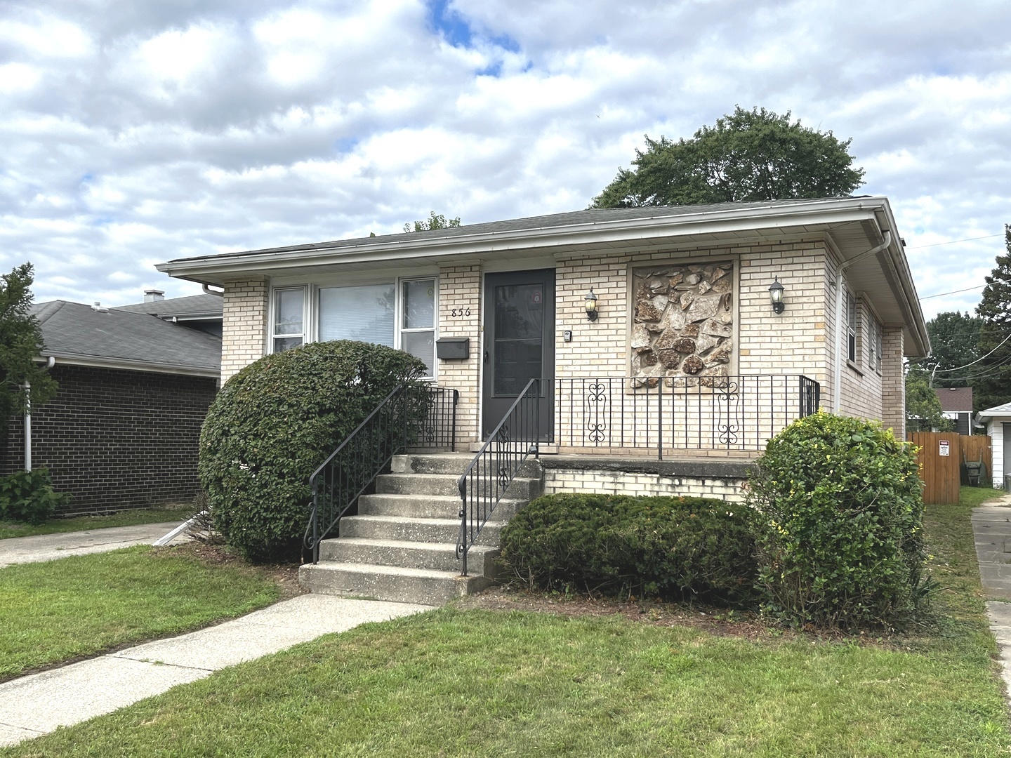 856 Mackinaw Avenue Calumet City IL 60409