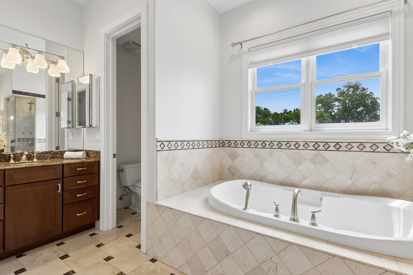 2447 West Winona Street Chicago IL 60625