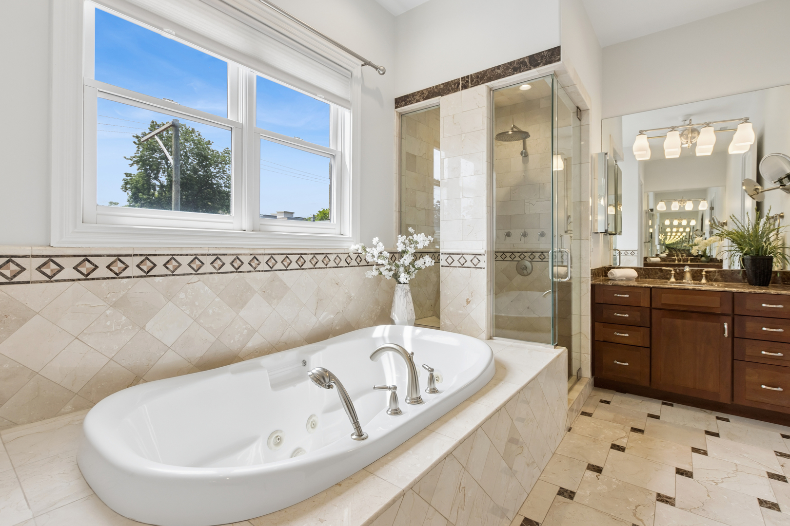 2447 West Winona Street Chicago IL 60625