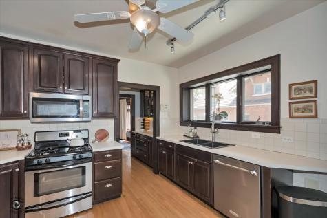 10516 South Seeley Avenue Chicago IL 60643