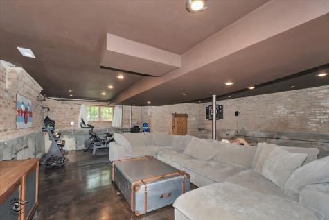 10516 South Seeley Avenue Chicago IL 60643