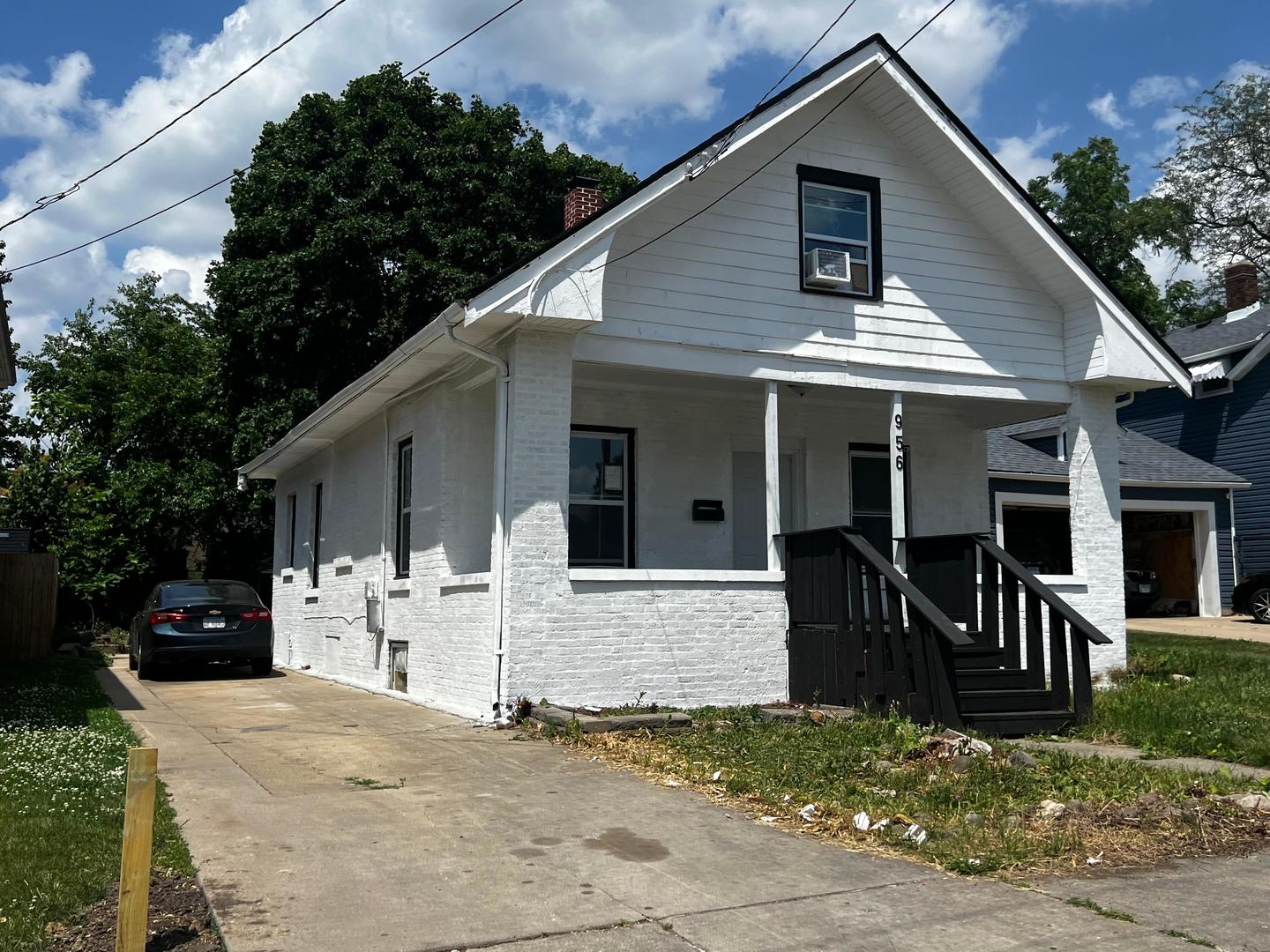 956 2ND Avenue Aurora IL 60505