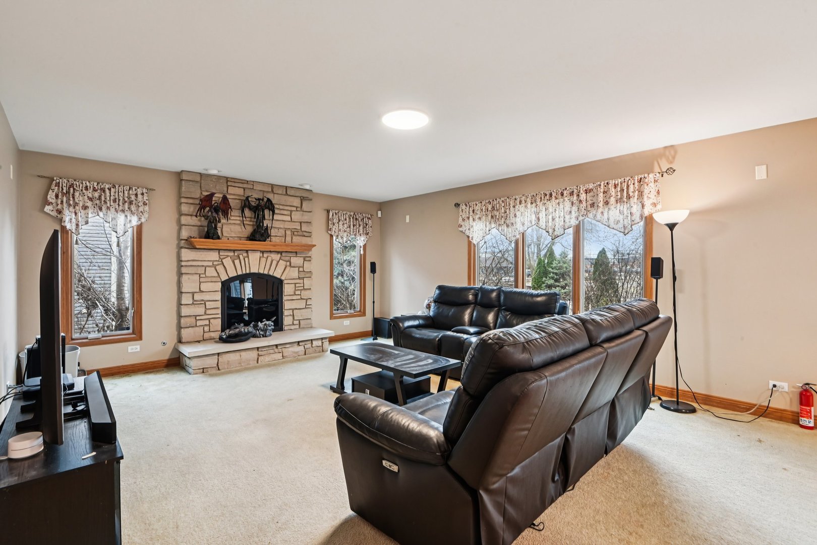 160 Lincoln Street Roselle IL 60172