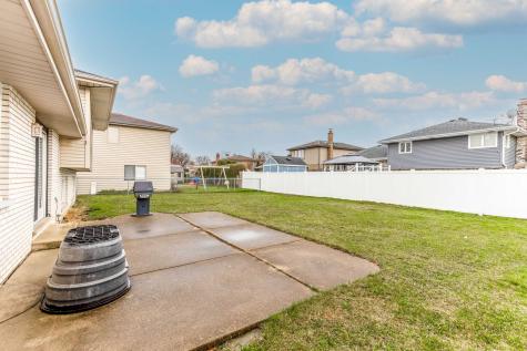 1124 North Anvil Court Addison IL 60101