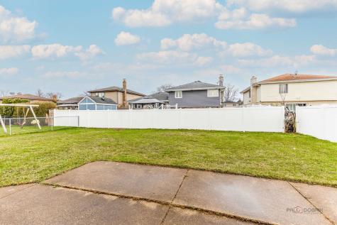 1124 North Anvil Court Addison IL 60101