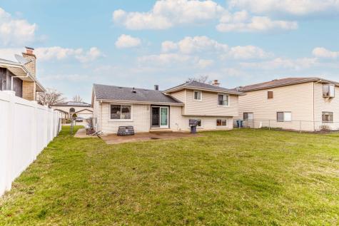 1124 North Anvil Court Addison IL 60101