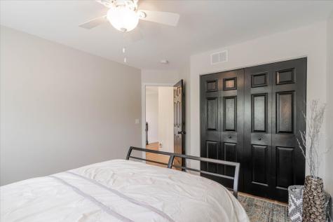 4 Forest Cove Court Streamwood IL 60107