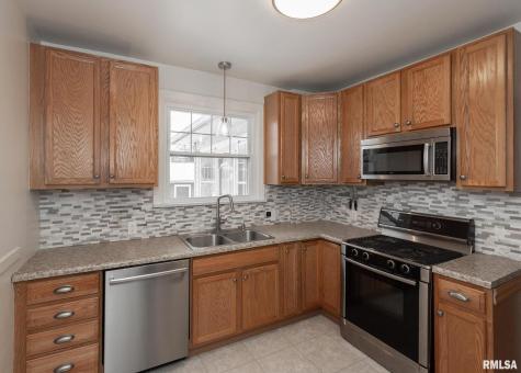 2416 12TH Street Moline IL 61265