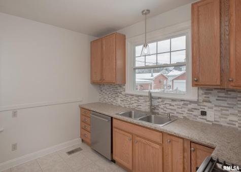 2416 12TH Street Moline IL 61265
