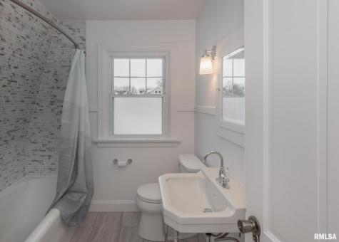 2416 12TH Street Moline IL 61265