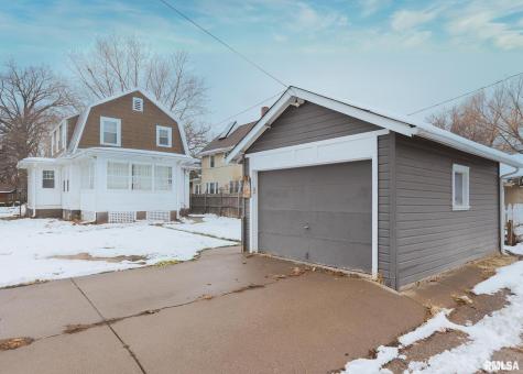 2416 12TH Street Moline IL 61265