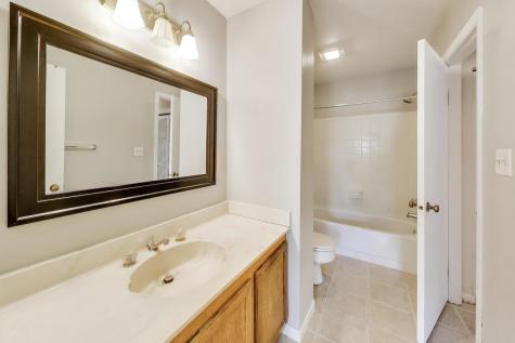244 Coventry Court Bloomingdale IL 60108