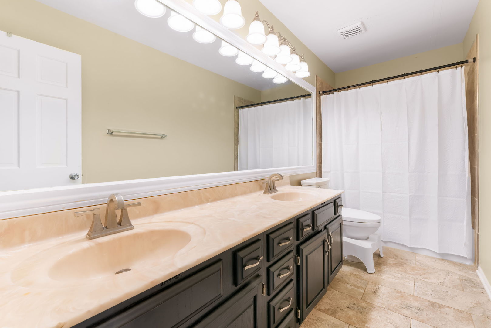 754 Huntington Drive Carol Stream IL 60188