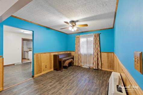 209 West Indiana Street Momence IL 60954