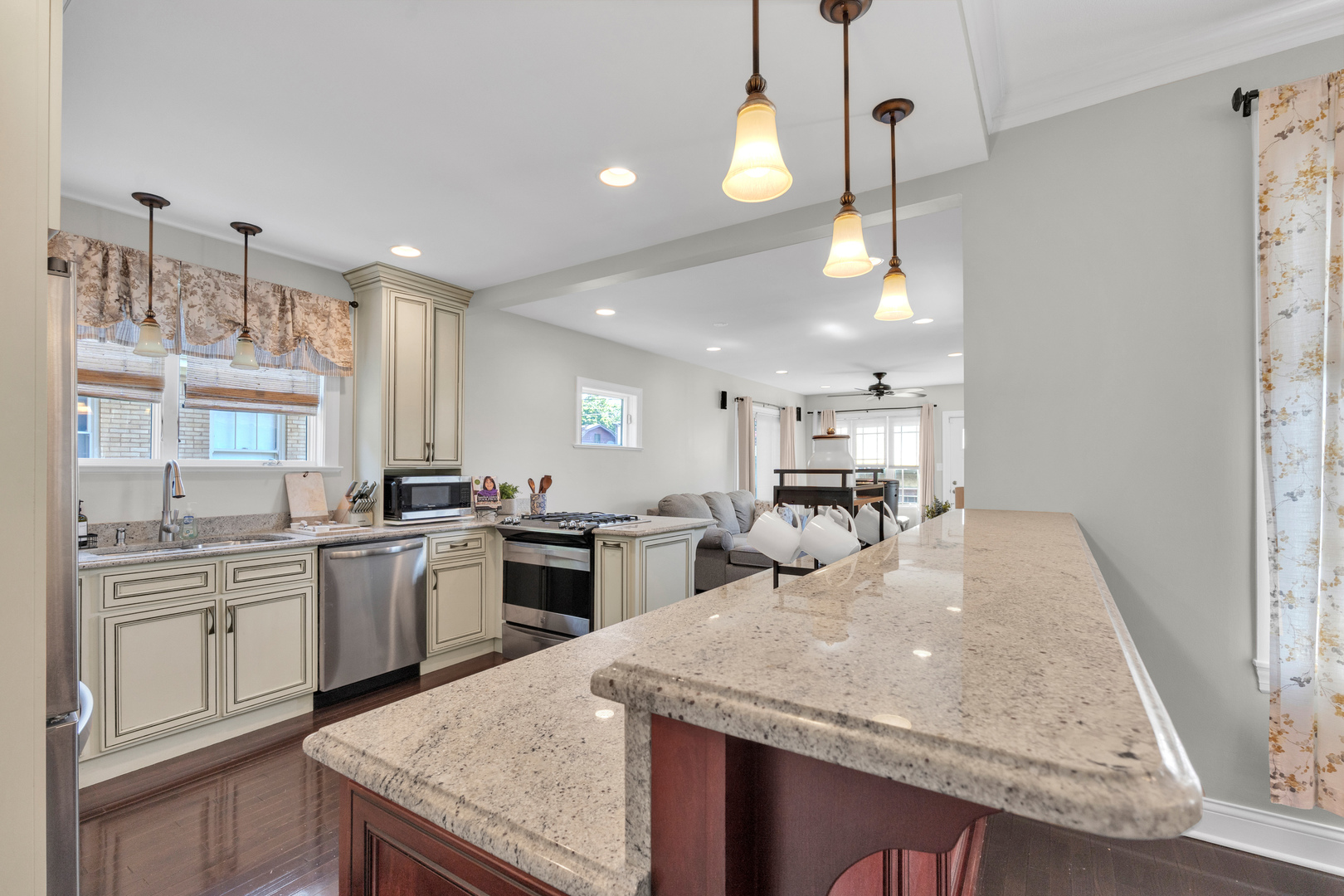 10520 South Hamilton Avenue Chicago IL 60643
