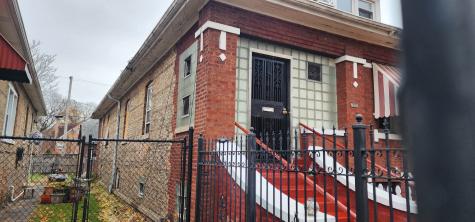 8443 South Manistee Avenue Chicago IL 60617
