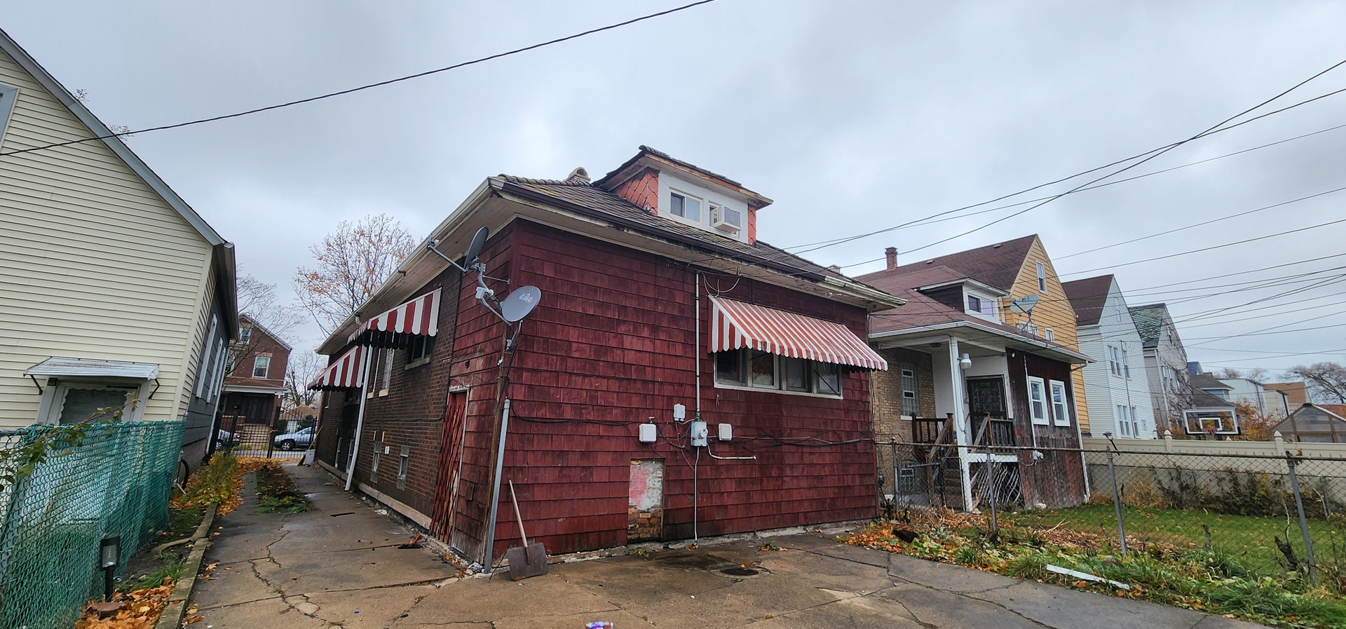 8443 South Manistee Avenue Chicago IL 60617