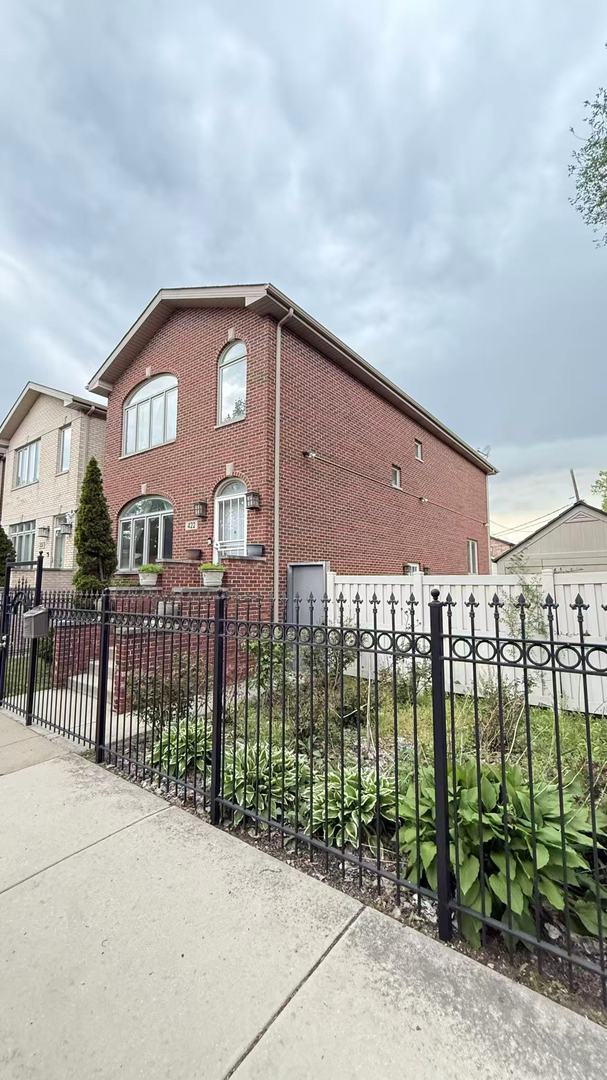 422 West 42nd Place Chicago IL 60609