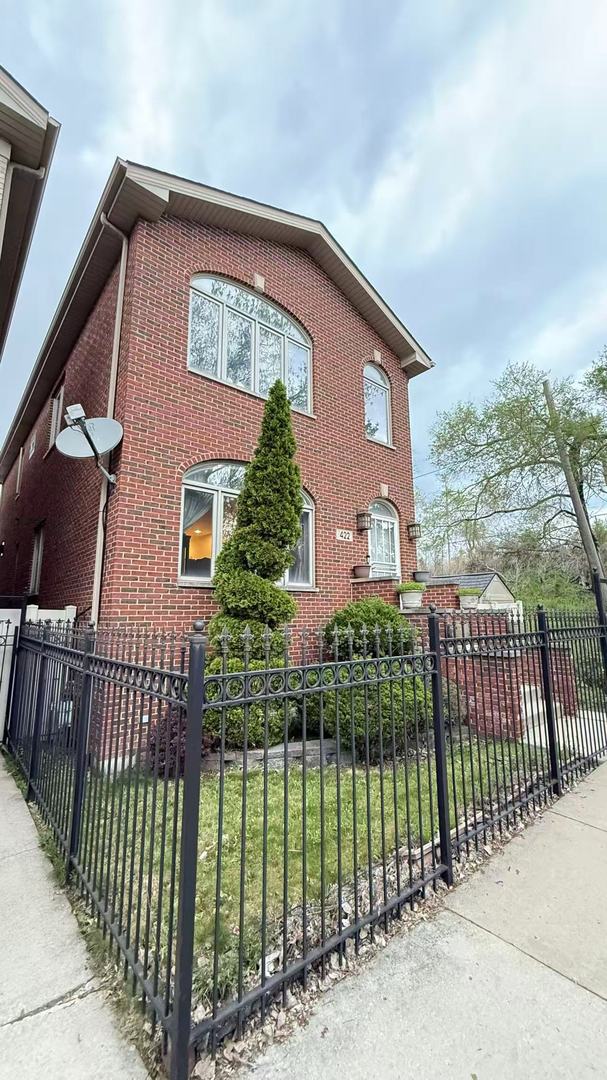 422 West 42nd Place Chicago IL 60609