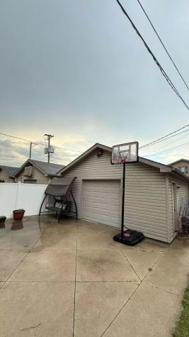 422 West 42nd Place Chicago IL 60609