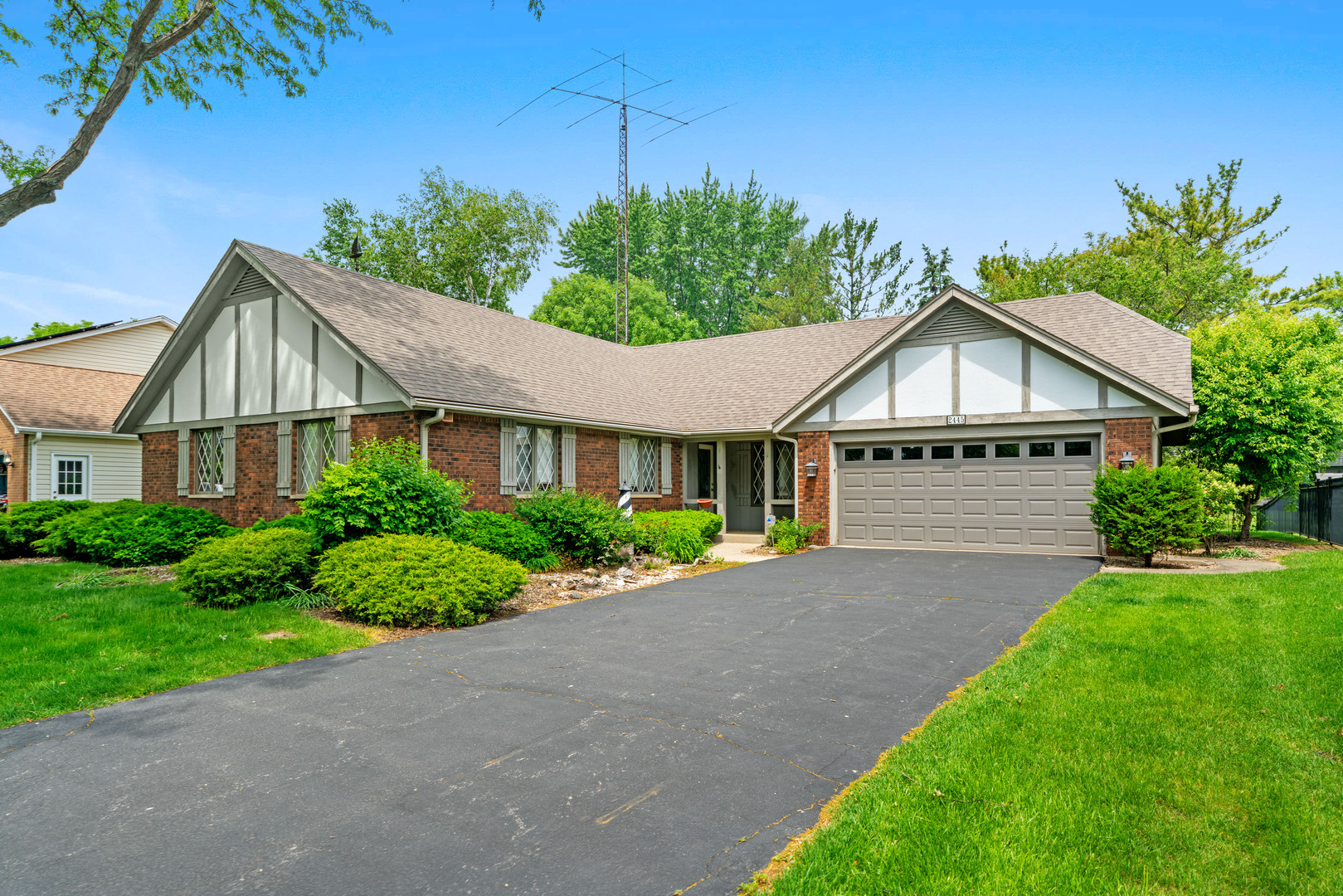 2445 Coach And Surrey Lane Aurora IL 60506