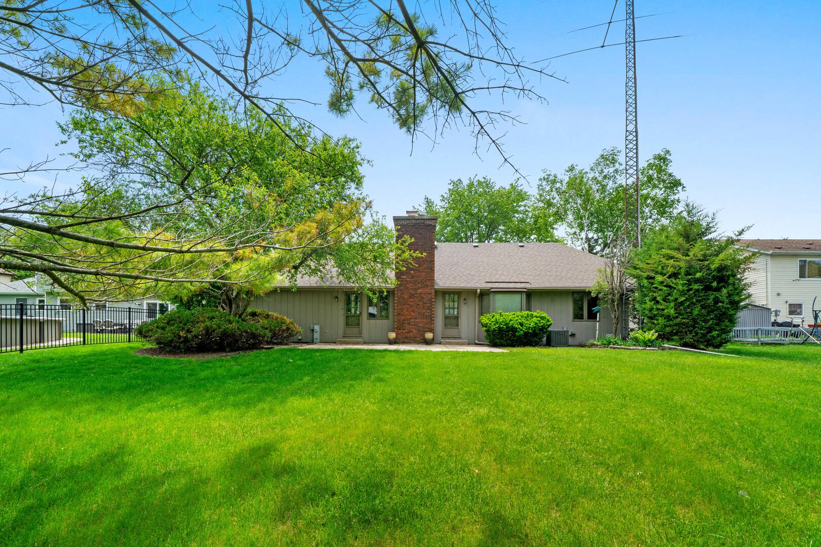 2445 Coach And Surrey Lane Aurora IL 60506