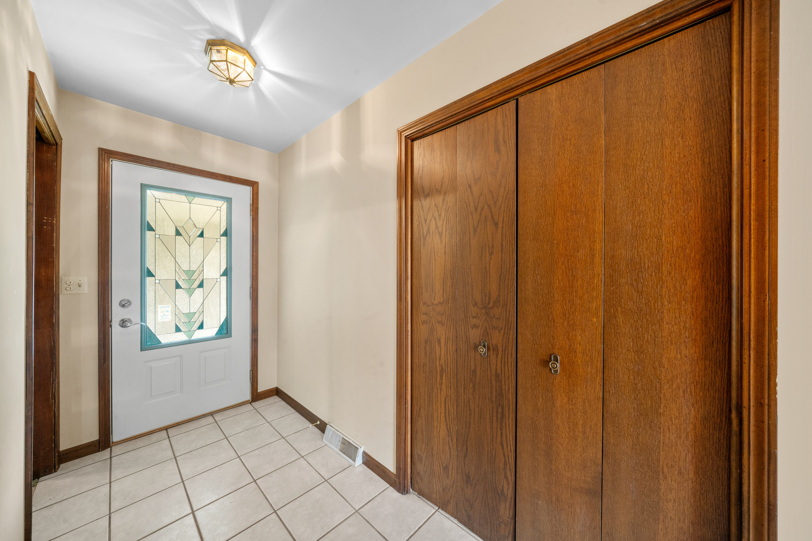 2445 Coach And Surrey Lane Aurora IL 60506