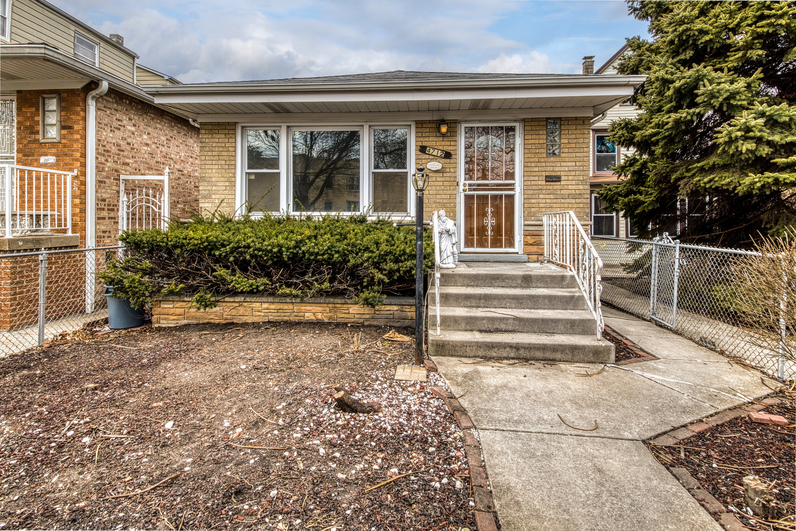 4712 North Kennicott Avenue Chicago IL 60630