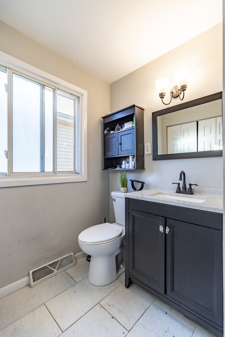 13415 South Mackinaw Avenue Chicago IL 60633