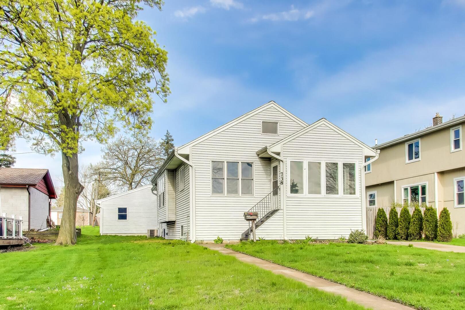 738 South Yale Avenue Villa Park IL 60181