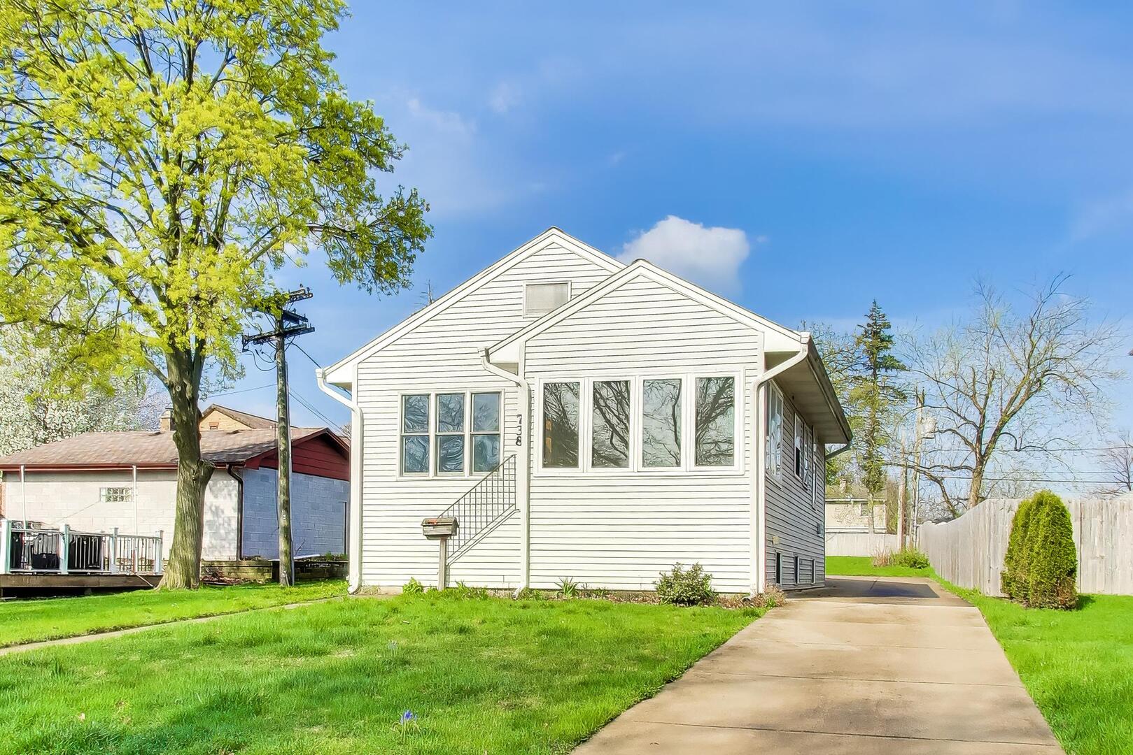 738 South Yale Avenue Villa Park IL 60181