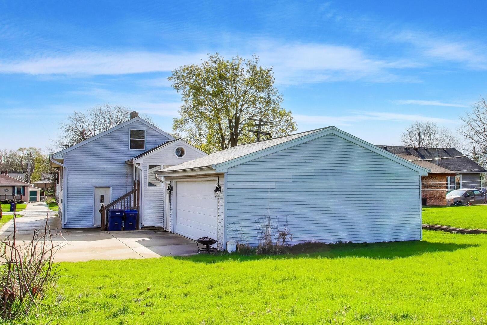 738 South Yale Avenue Villa Park IL 60181