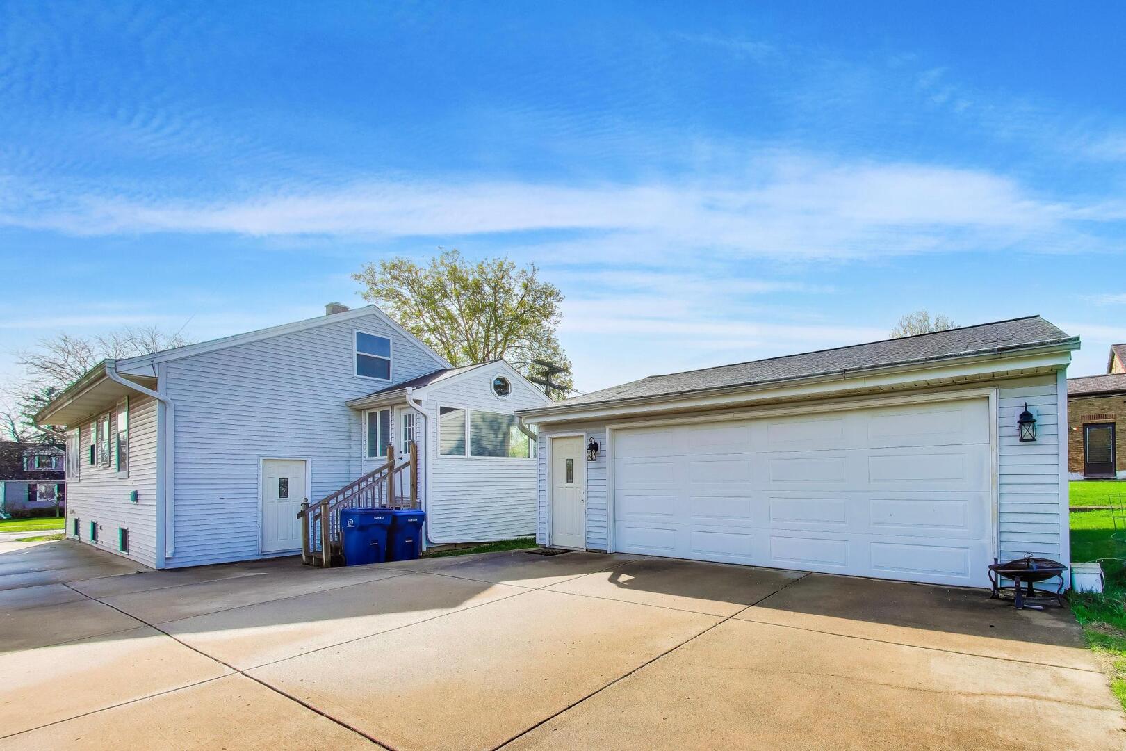 738 South Yale Avenue Villa Park IL 60181