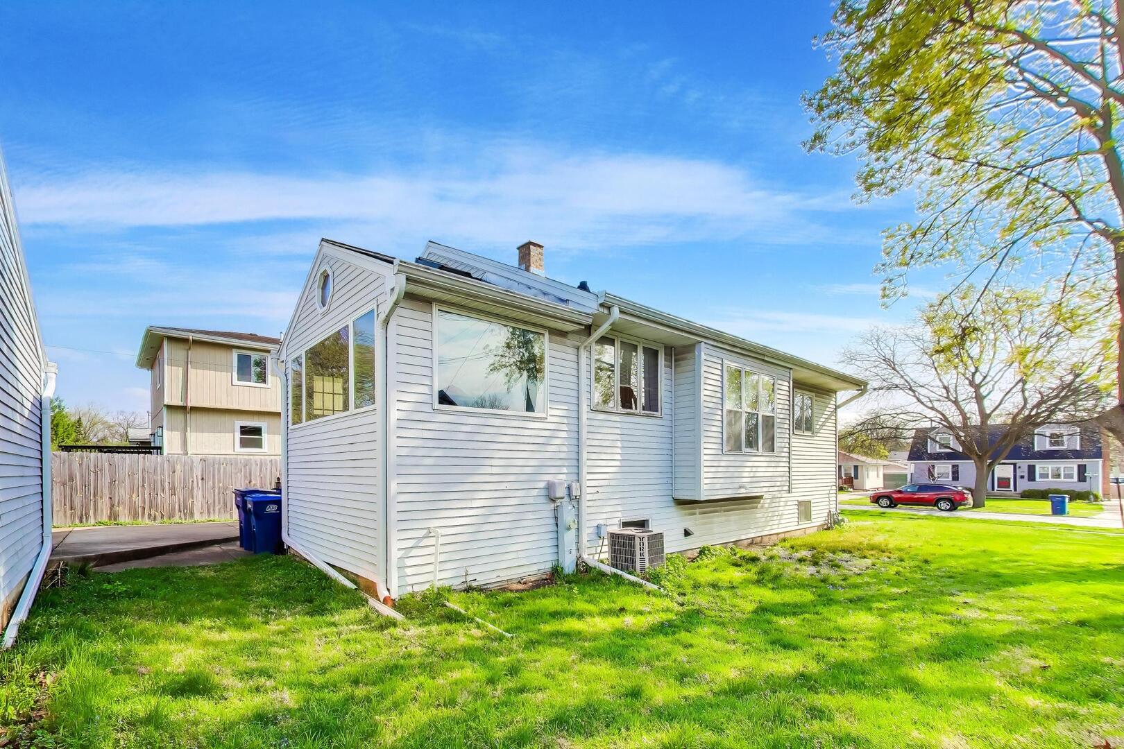 738 South Yale Avenue Villa Park IL 60181