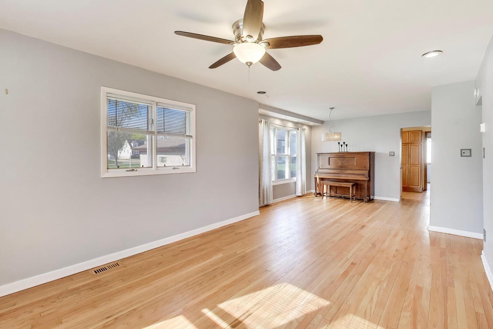 738 South Yale Avenue Villa Park IL 60181