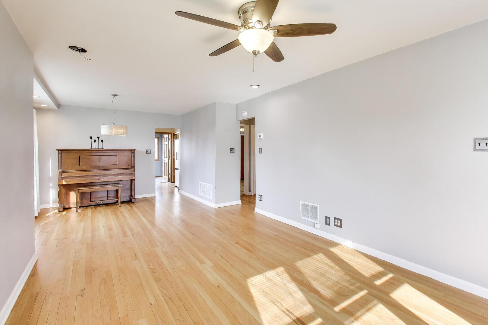 738 South Yale Avenue Villa Park IL 60181