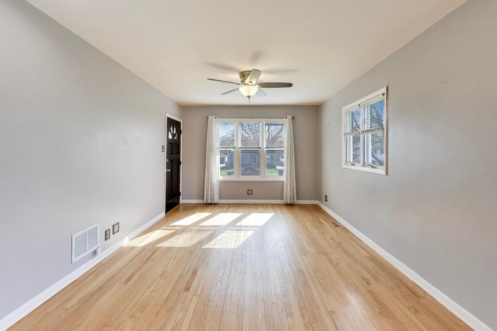 738 South Yale Avenue Villa Park IL 60181