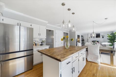 512 West Lane Geneva IL 60134
