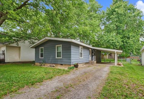 704 East Lincoln Street Monticello IL 61856